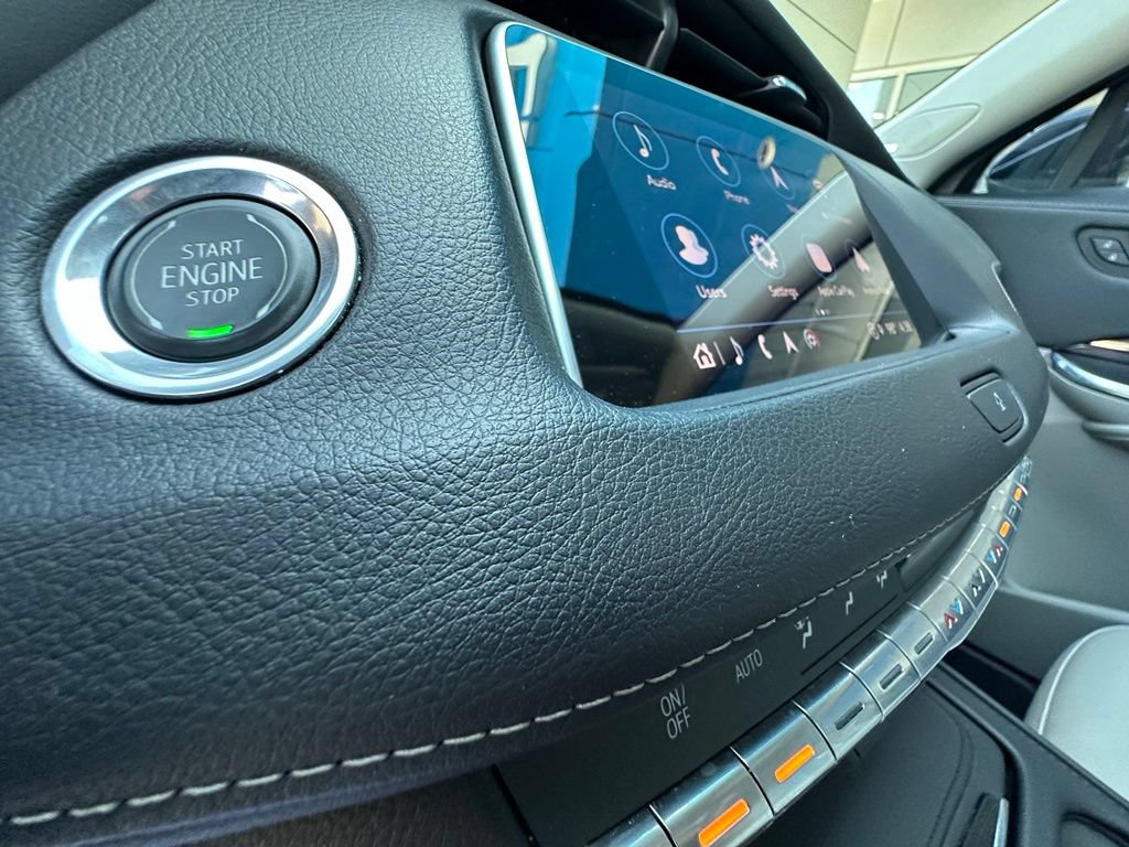 Used 2022 Cadillac XT4 Luxury w/ Cold Weather Package FWD image 31
