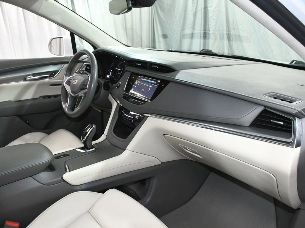 Used 2017 Cadillac XT5 Luxury w/ Driver Awareness Package image 3