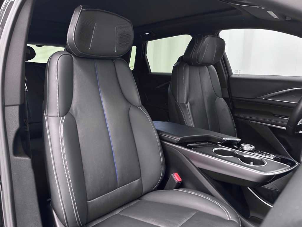 Used 2024 Cadillac Lyriq Luxury image 18