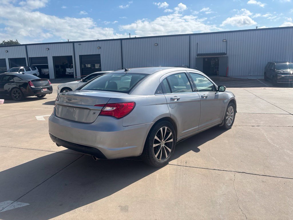 Used 2013 Chrysler 200 Limited FWD image 5