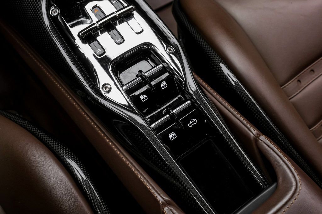 Used 2022 Ferrari SF90 Spider image 29