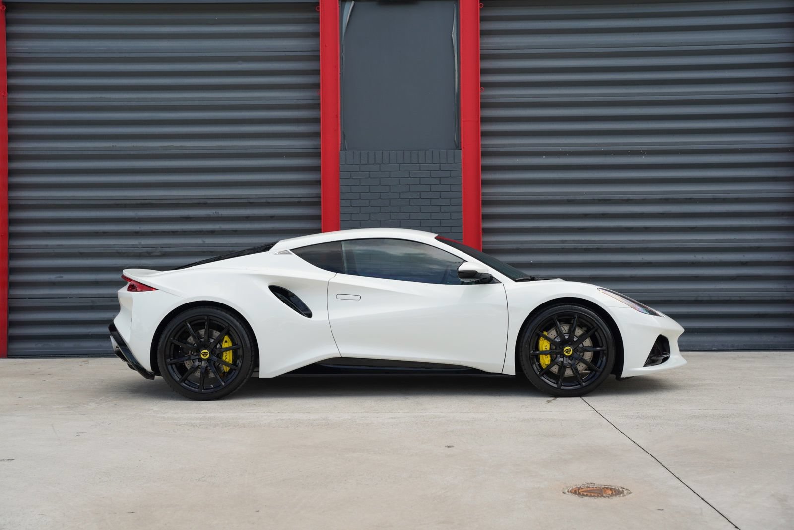 Used 2025 Lotus Emira RWD image 8