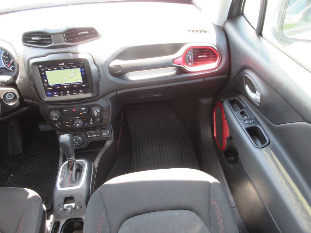 Used 2023 Jeep Renegade Trailhawk w/ Sun/Sound Group AWD/4WD image 17