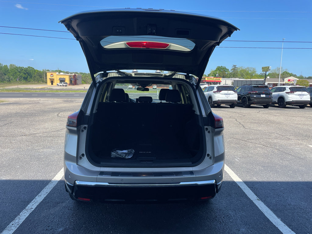 Used 2025 Nissan Rogue Platinum w/ Tech Package image 22