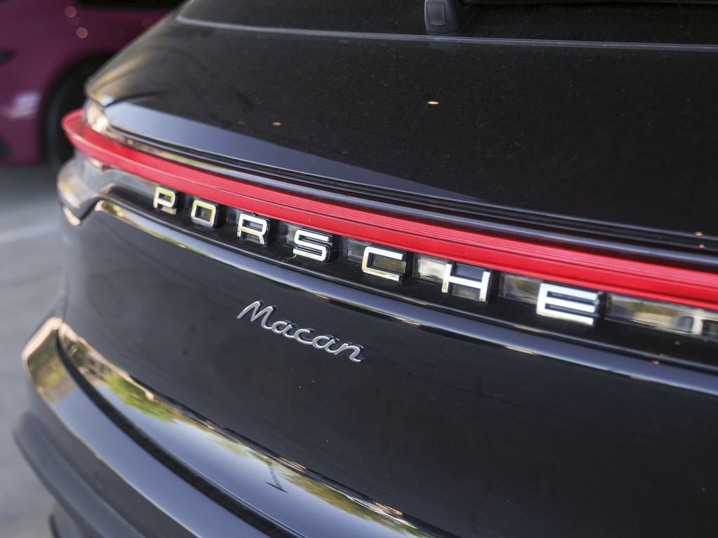 Certified 2026 Porsche Macan AWD/4WD image 13