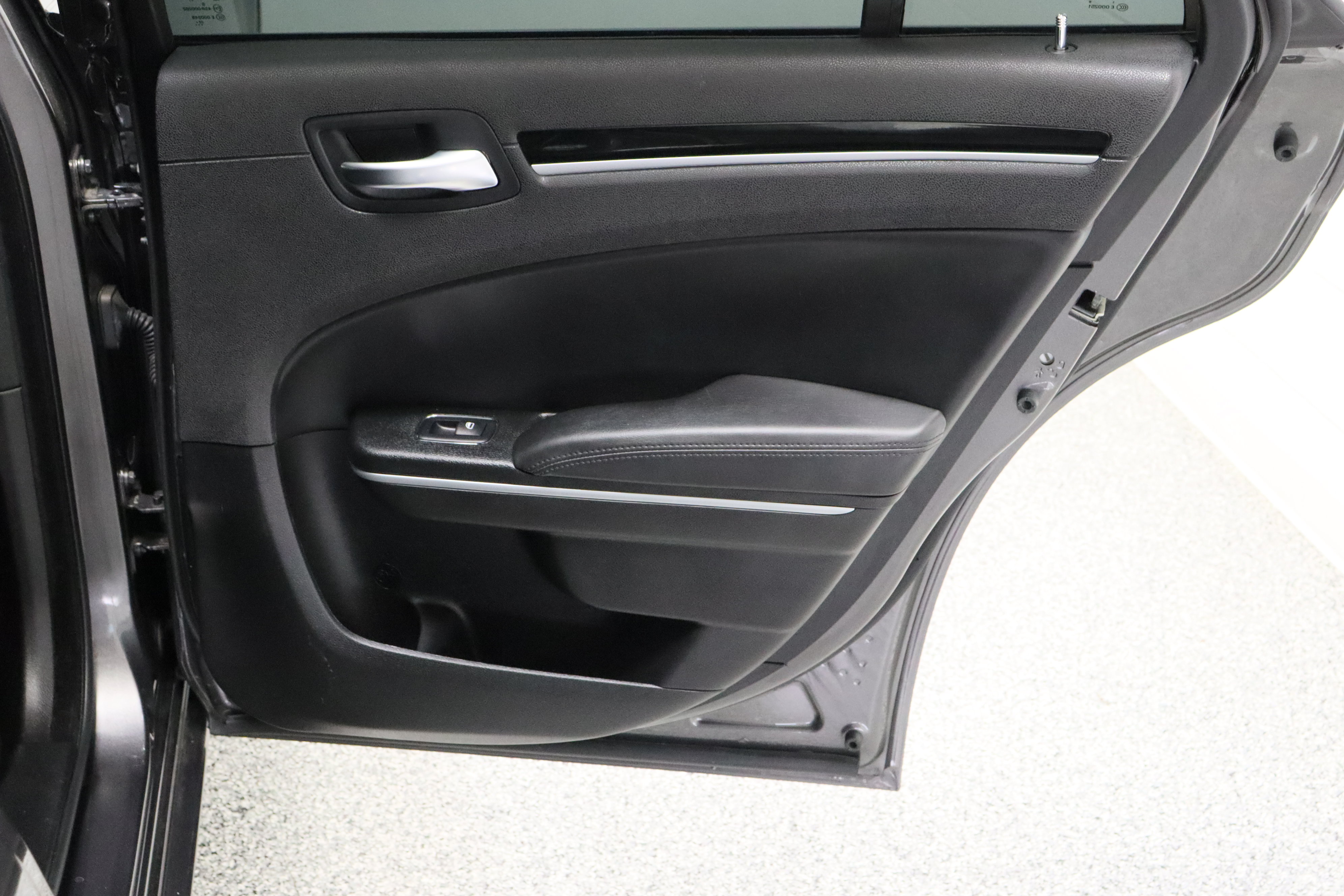 Used 2023 Chrysler 300 Touring w/ Sport Appearance Package RWD image 33