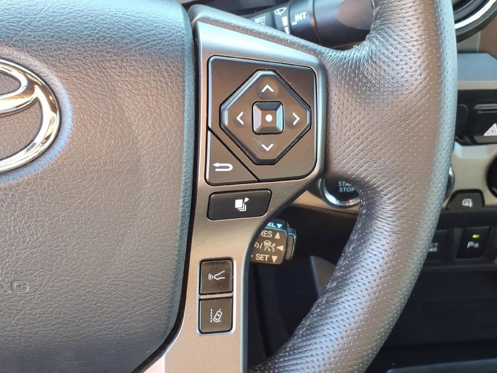 Used 2020 Toyota Tacoma TRD Off-Road w/ Technology Package AWD/4WD image 18