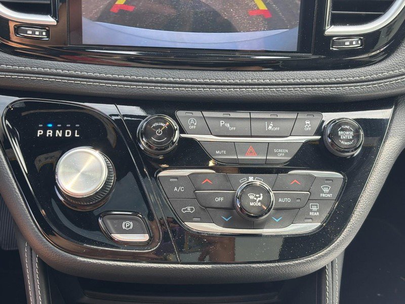 Used 2026 Chrysler Pacifica Limited FWD image 24