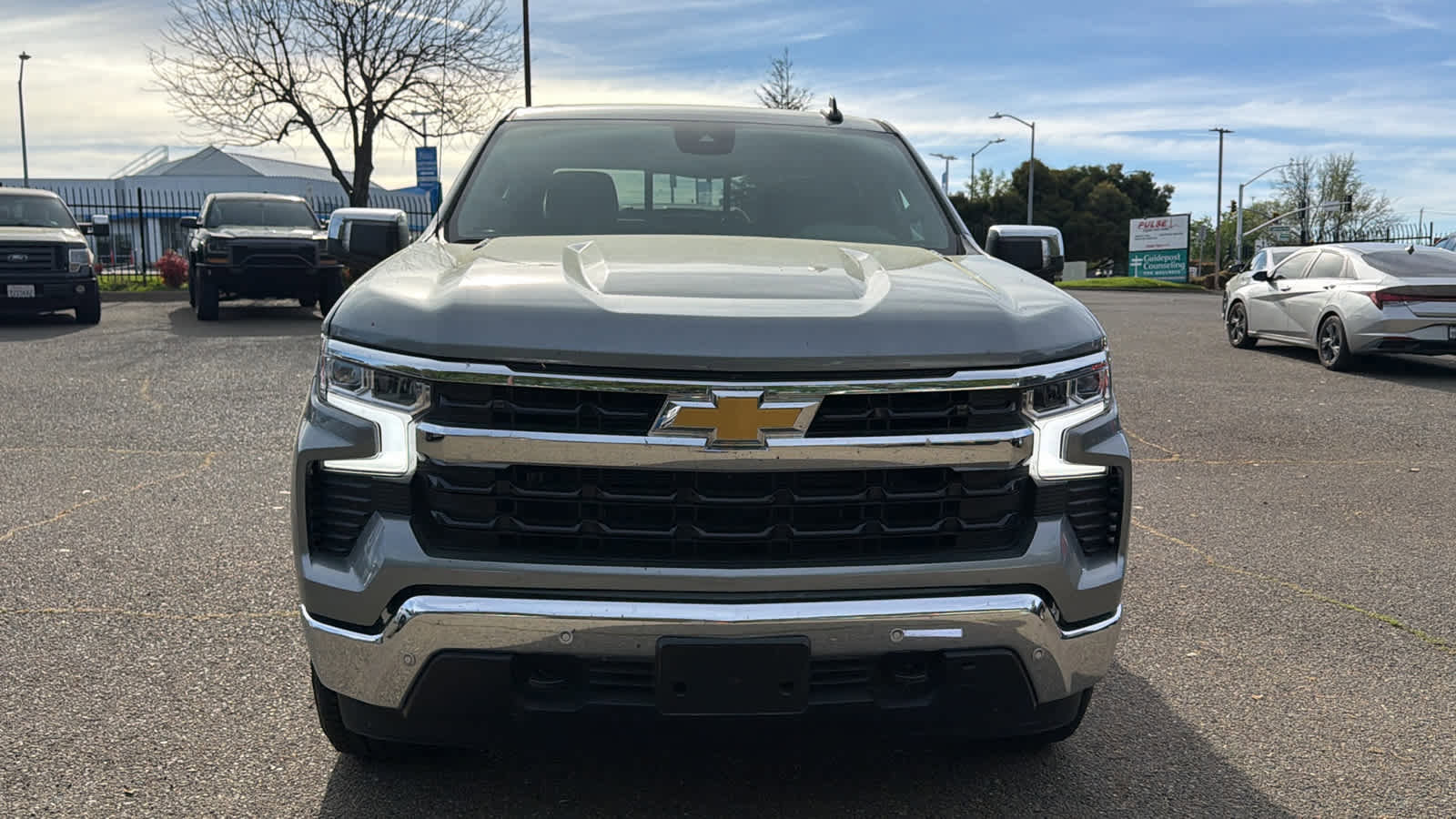 Used 2025 Chevrolet Silverado 1500 LT image 2