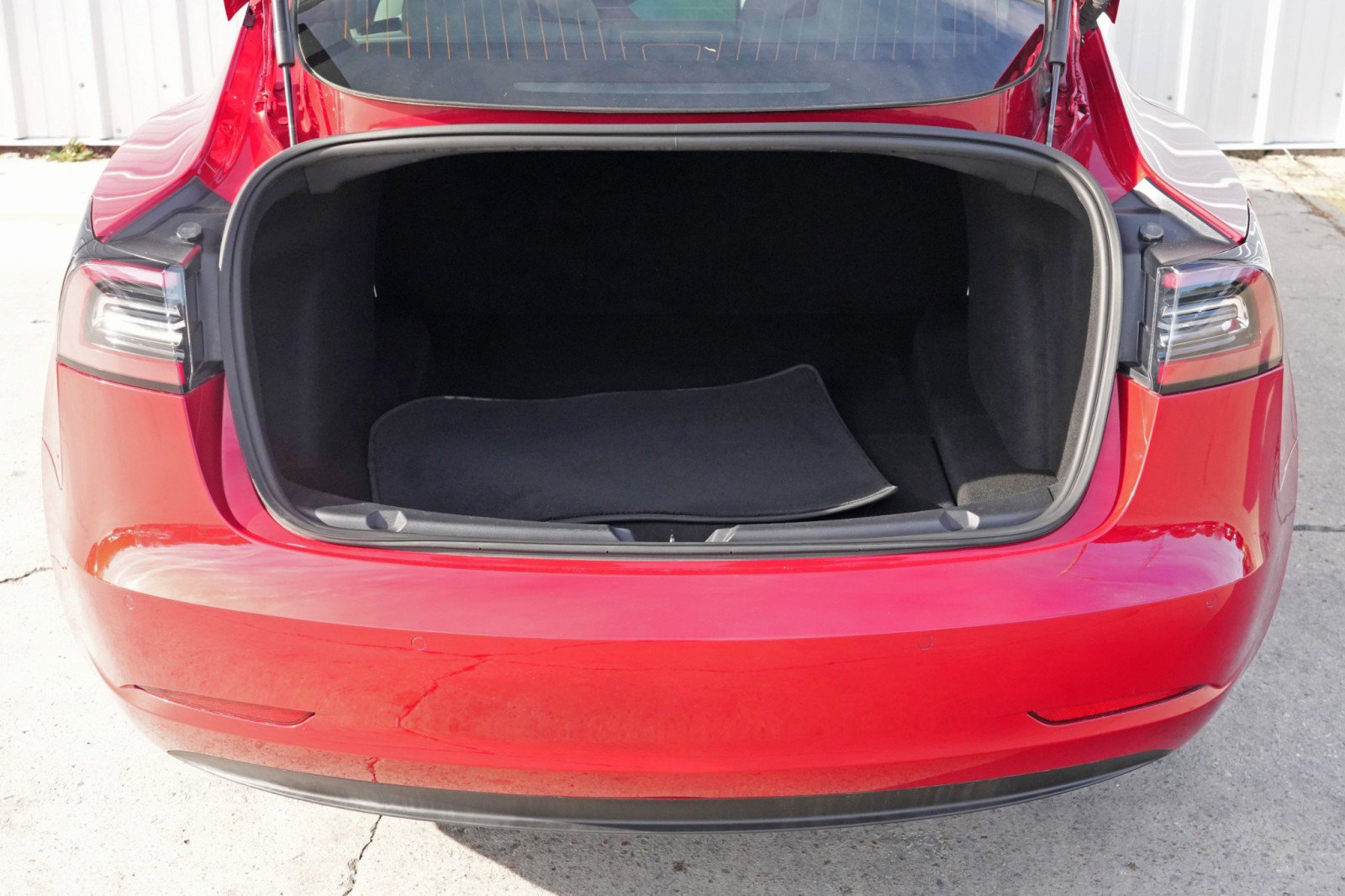 Used 2020 Tesla Model 3 Standard Range Plus image 9