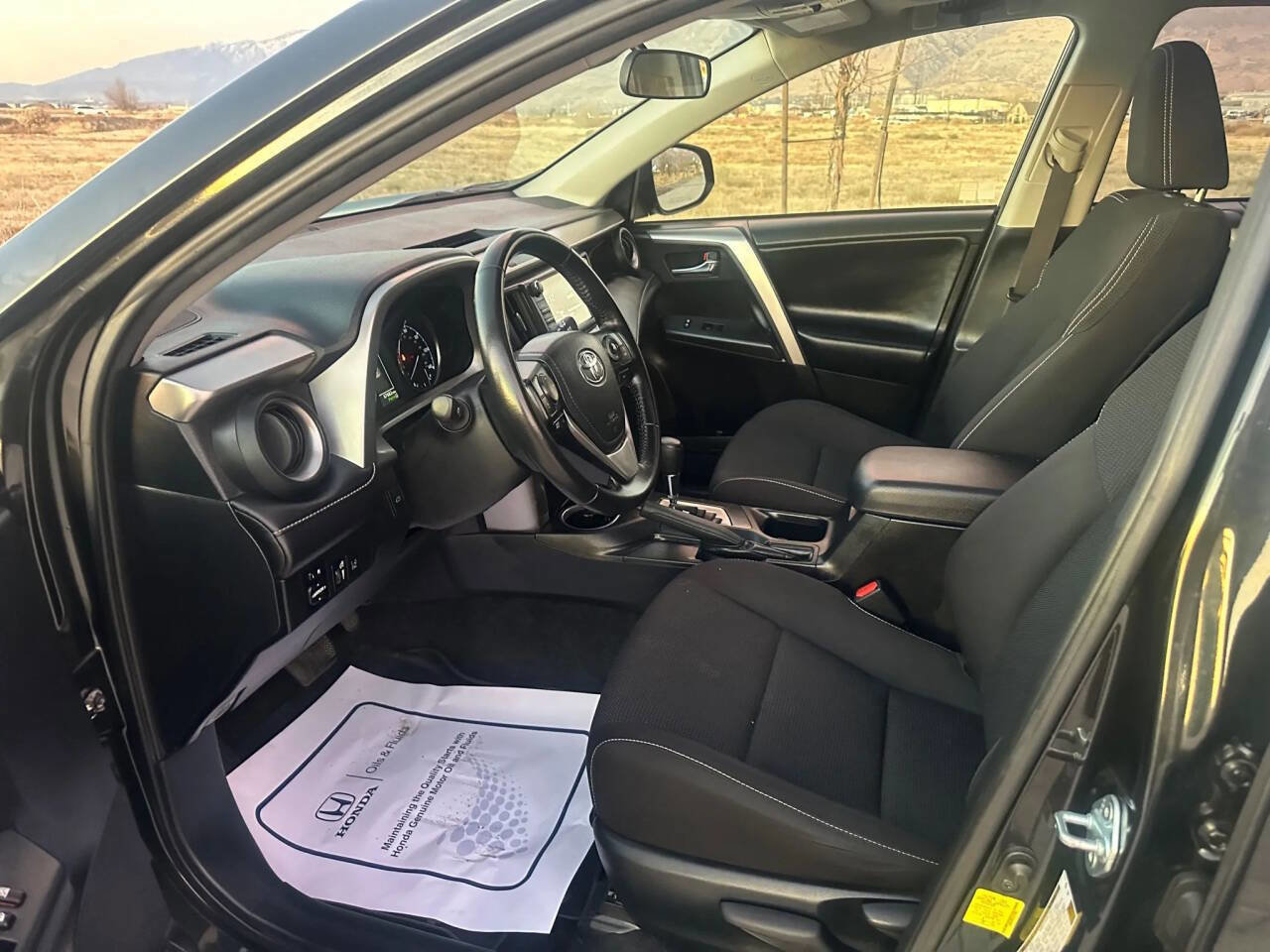 Used 2018 Toyota RAV4 LE image 10