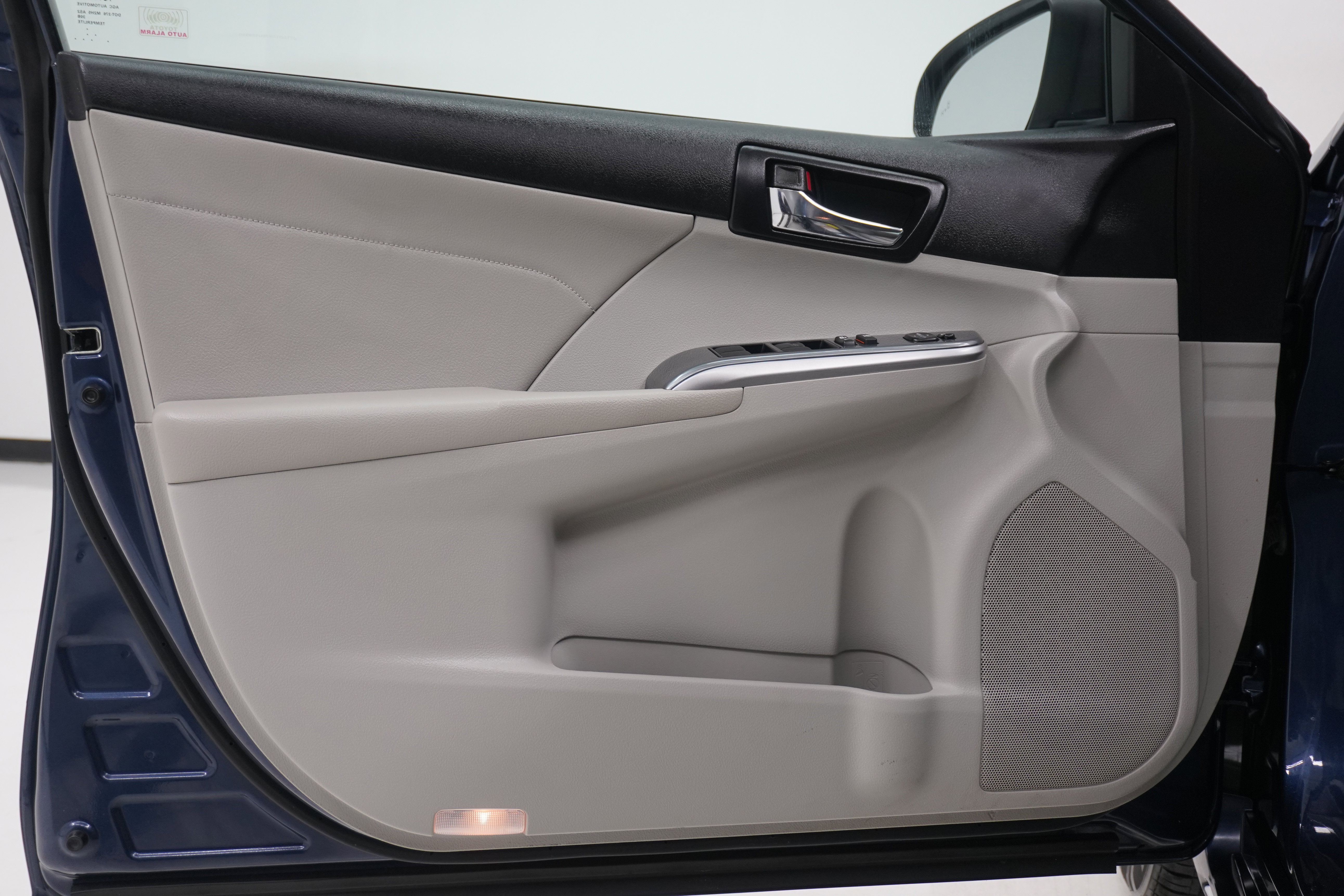 Used 2014 Toyota Camry XLE image 14