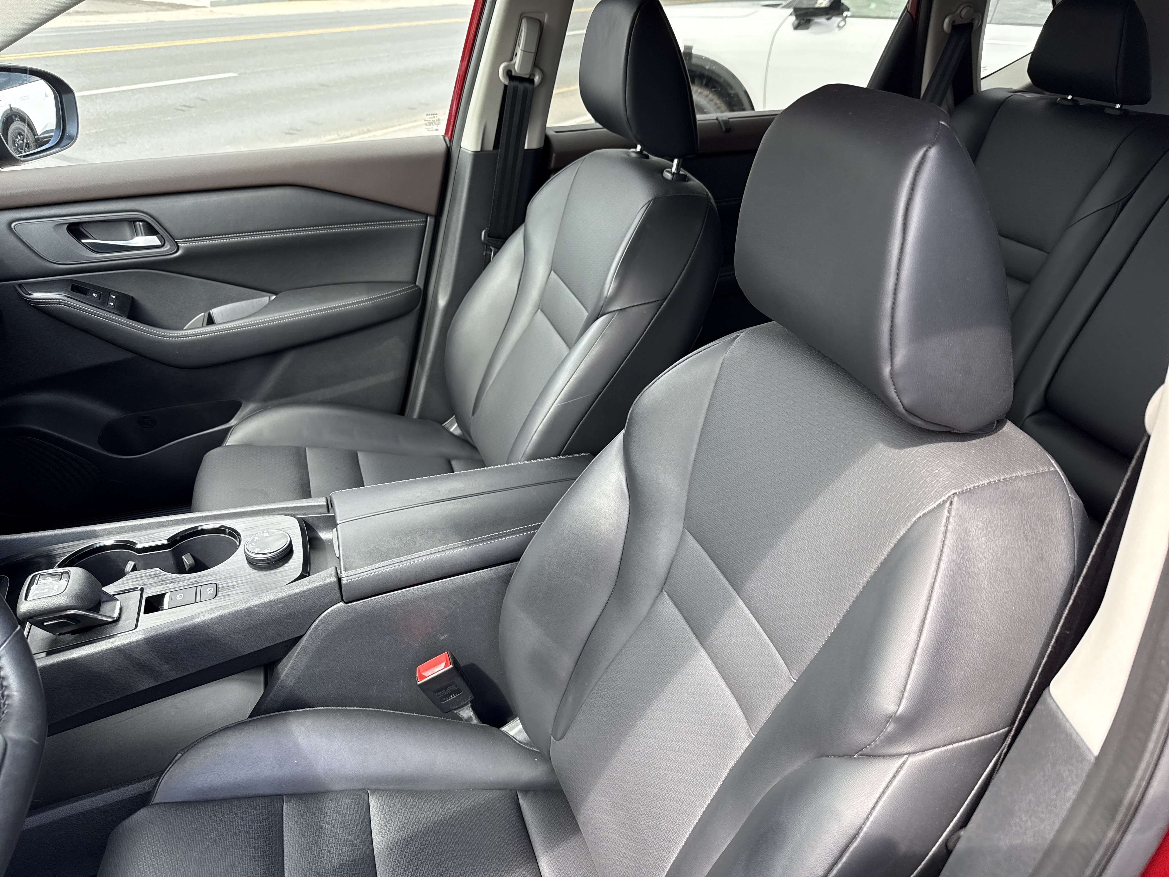 Used 2023 Nissan Rogue SV w/ SV Premium Package AWD/4WD image 12