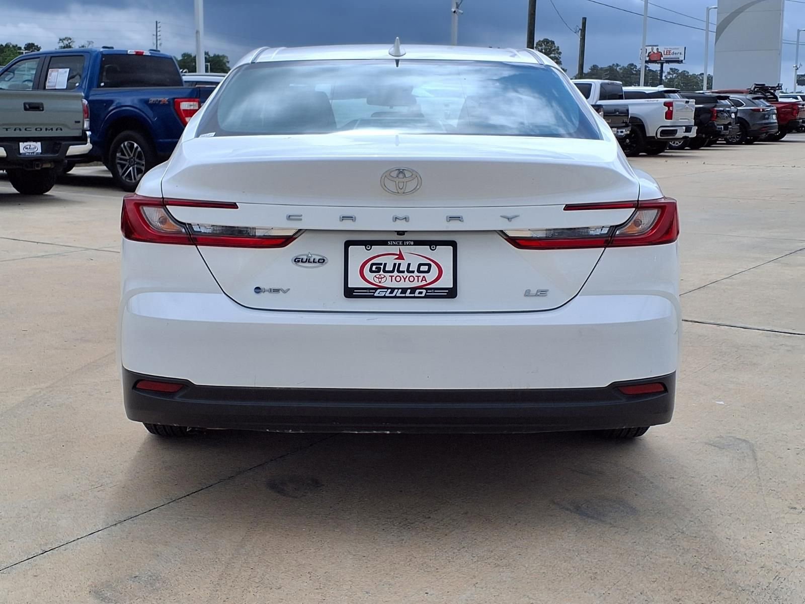 Used 2025 Toyota Camry LE FWD image 6