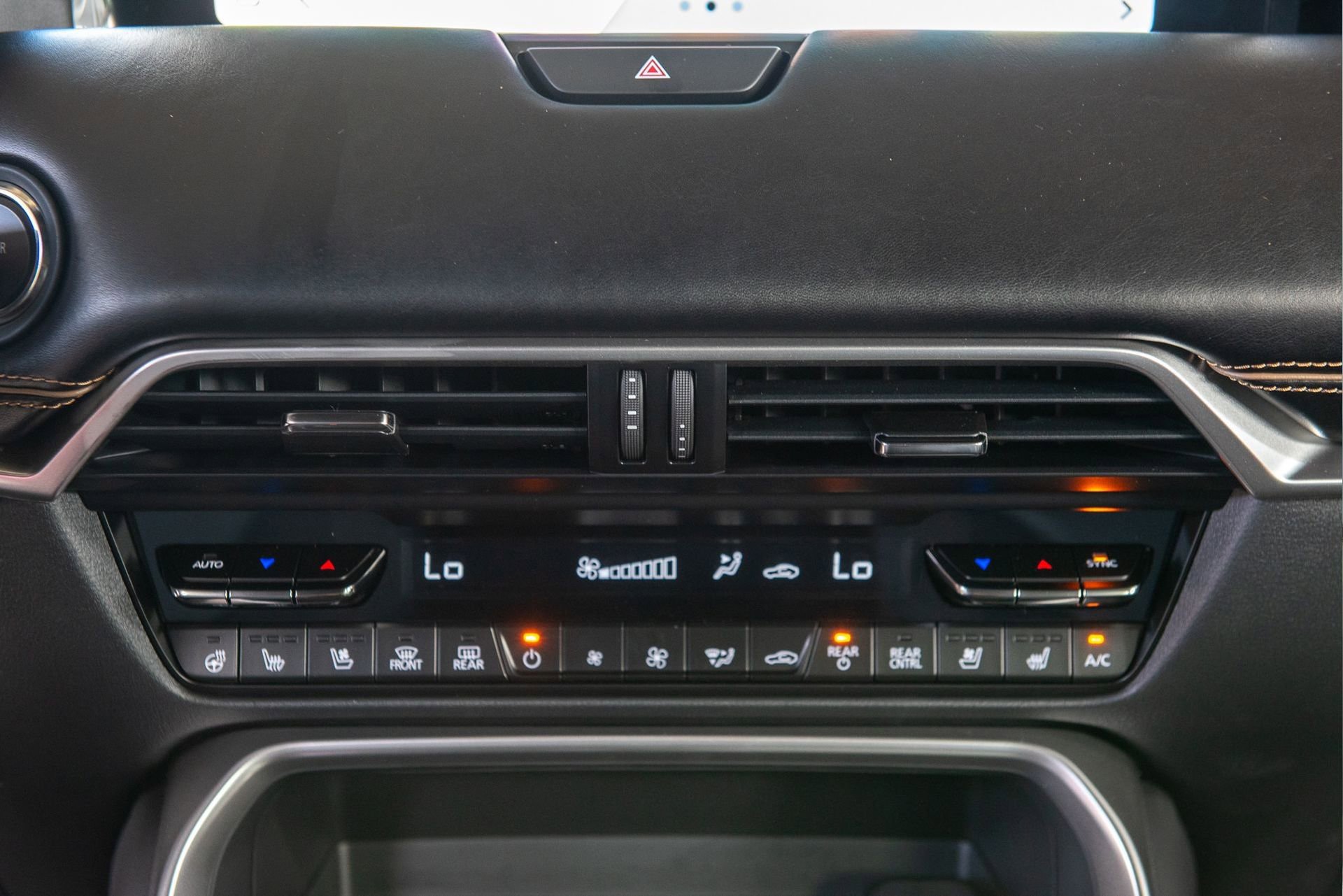 New 2025 MAZDA CX-70 Plug-In Hybrid w/ Premium Plus image 22