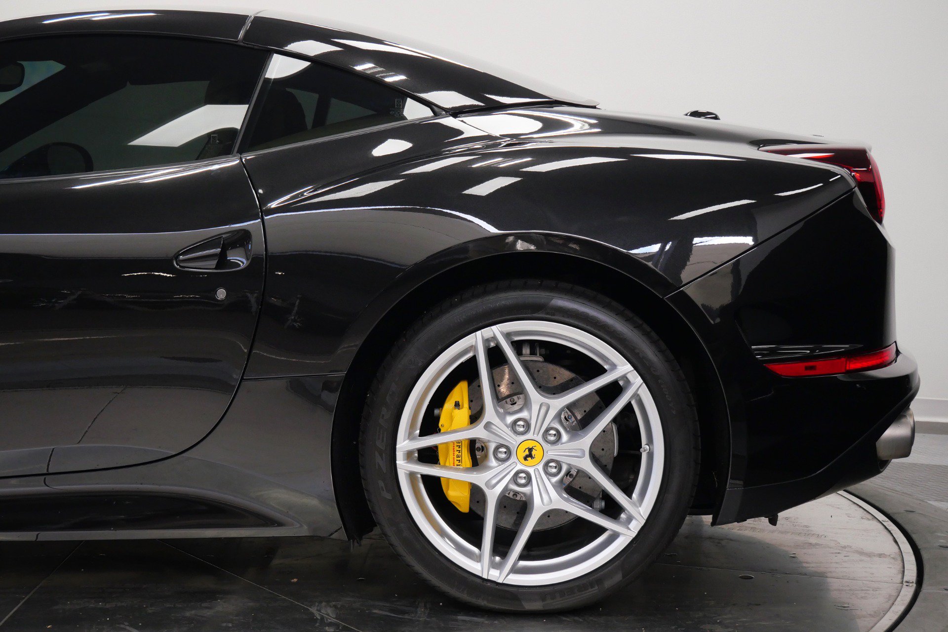 Used 2015 Ferrari California T RWD image 51