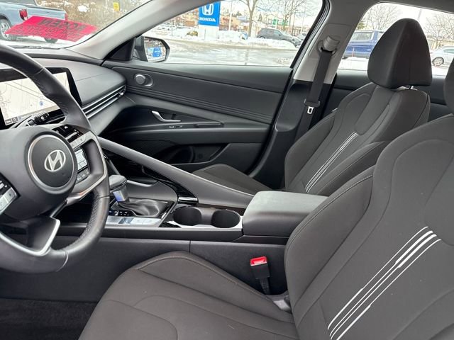 Certified 2025 Hyundai Elantra SEL w/ Cargo Package image 18