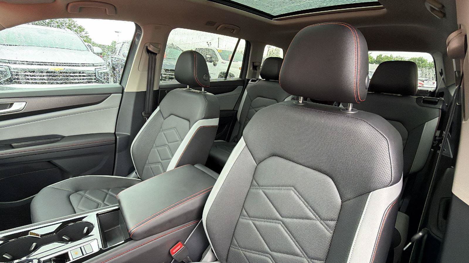 Used 2025 Volkswagen Atlas Peak Edition SE AWD/4WD image 14