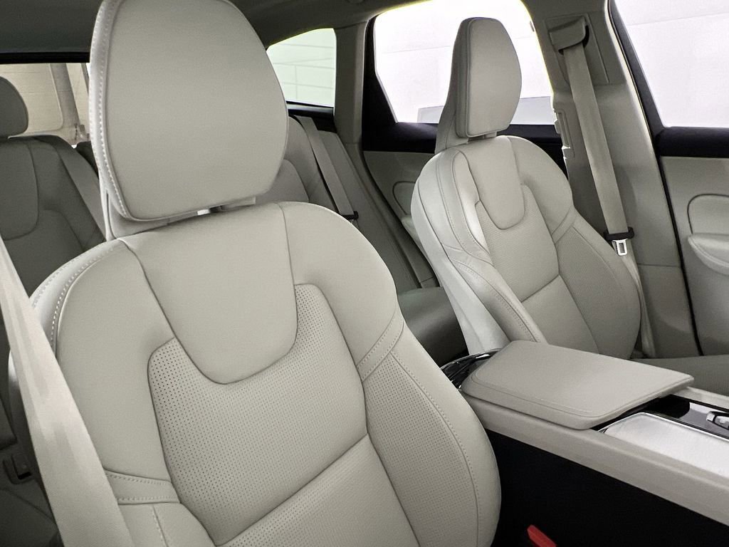 New 2026 Volvo XC60 B5 Ultra w/ Protection Package Premier image 23