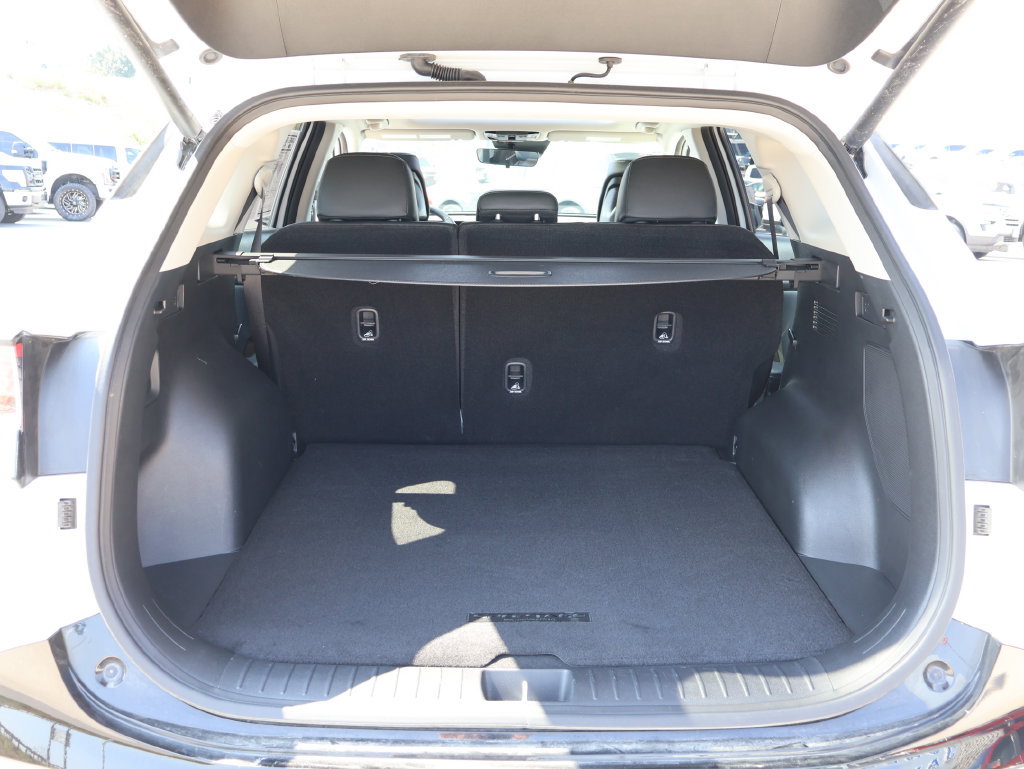 Used 2025 Kia Sportage SX FWD image 13