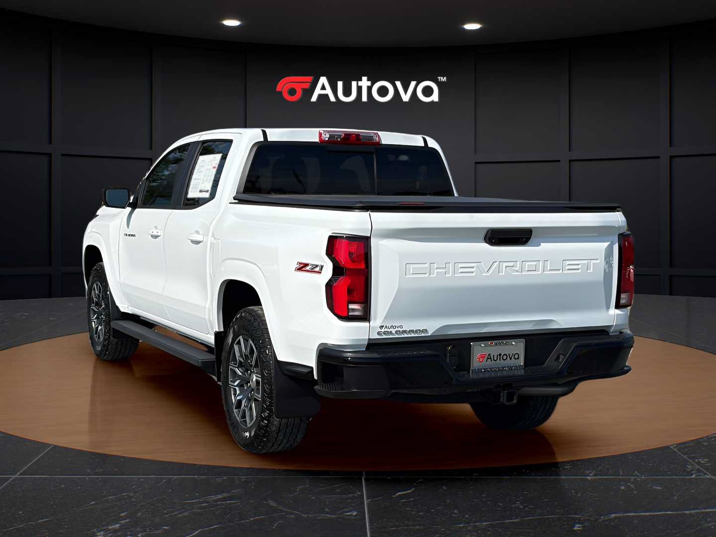 Used 2023 Chevrolet Colorado Z71 w/ Z71 Convenience Package 2 AWD/4WD image 3