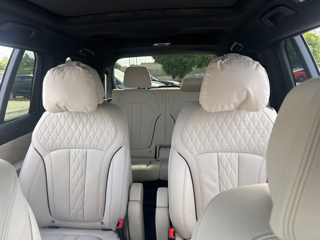Used 2025 BMW X7 M60i image 21