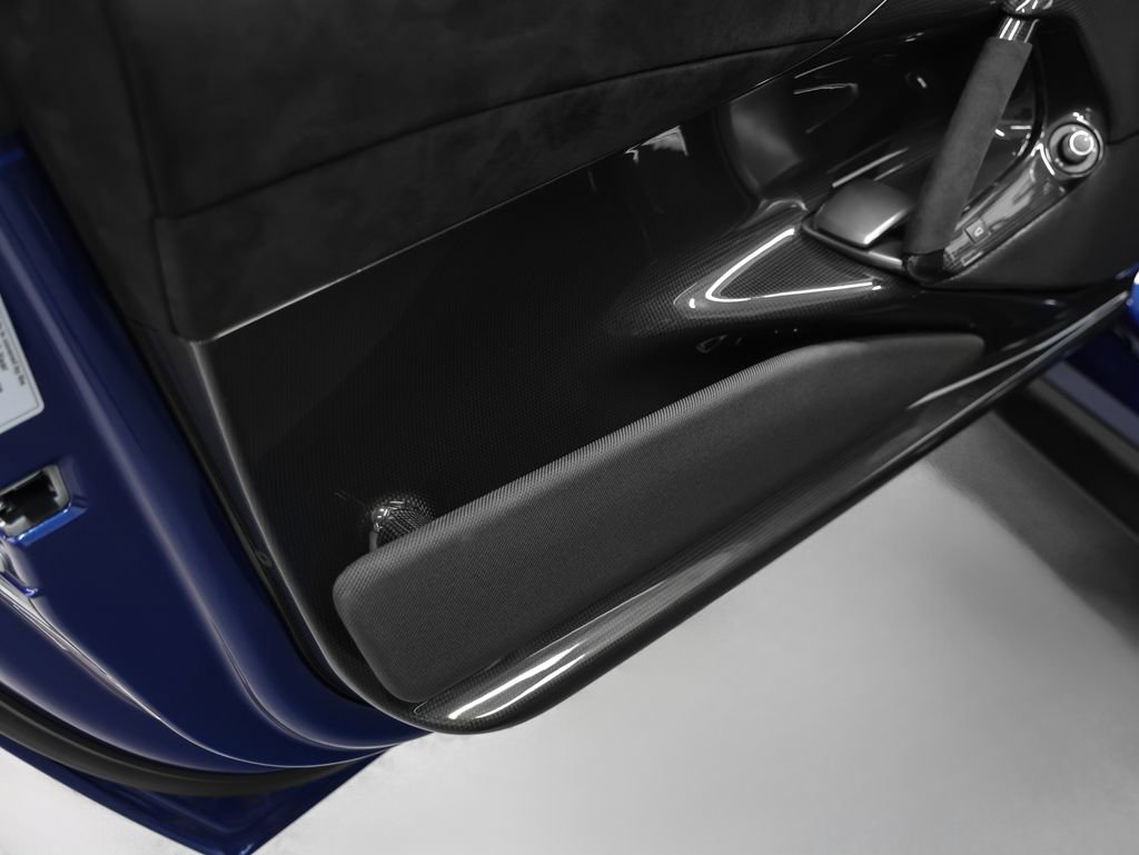 Certified 2022 Ferrari 812 Competizione image 34