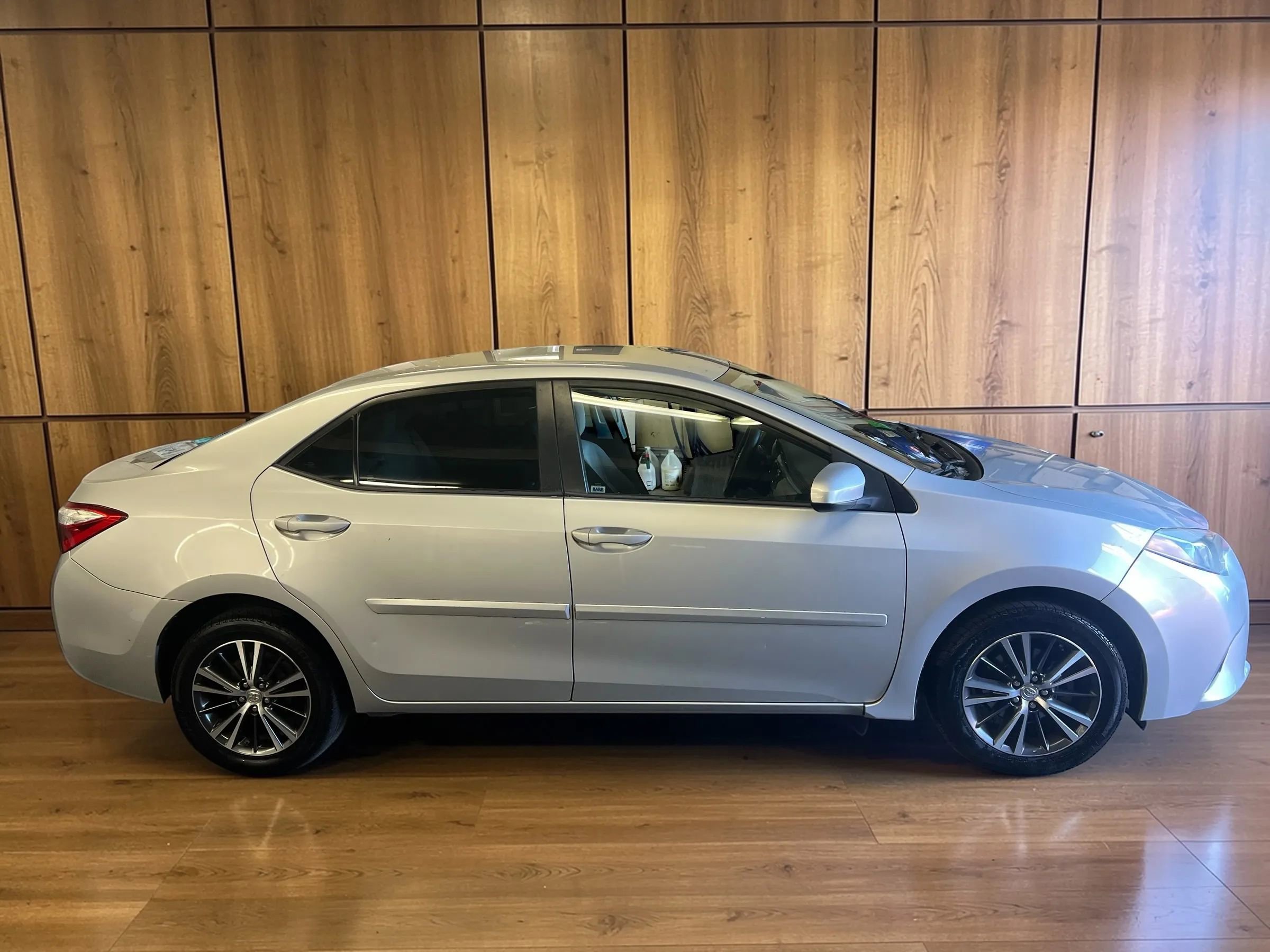 Used 2016 Toyota Corolla LE FWD image 8