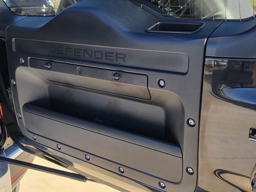 Used 2024 Land Rover Defender 110 S image 29