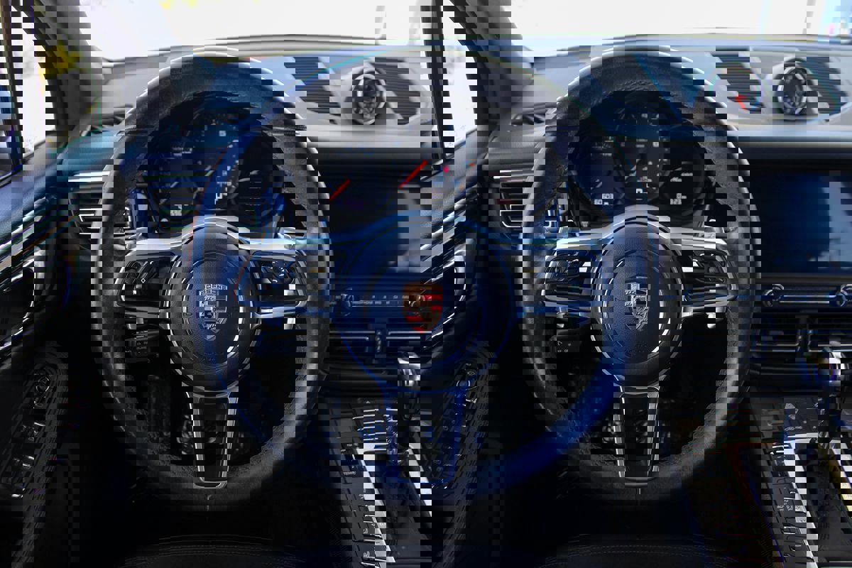 Used 2020 Porsche Macan image 30