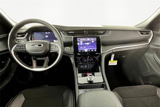 New 2025 Jeep Grand Cherokee Laredo image 6