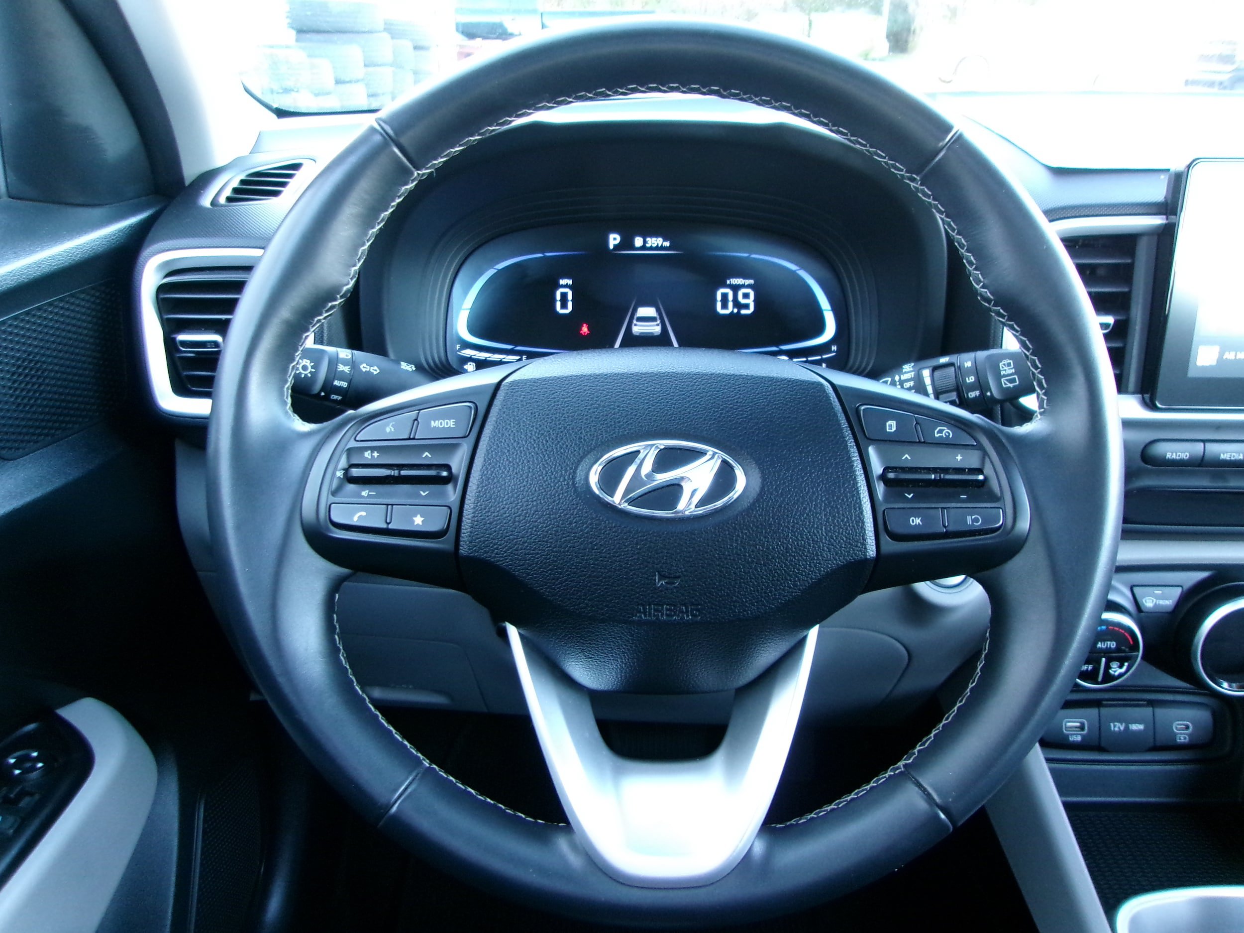 Used 2024 Hyundai Venue SEL FWD image 9