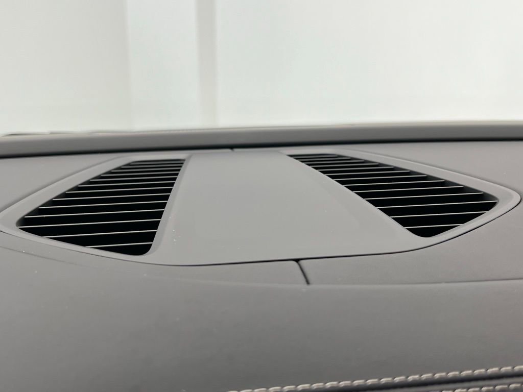 New 2025 Porsche Macan 4 Electric image 12