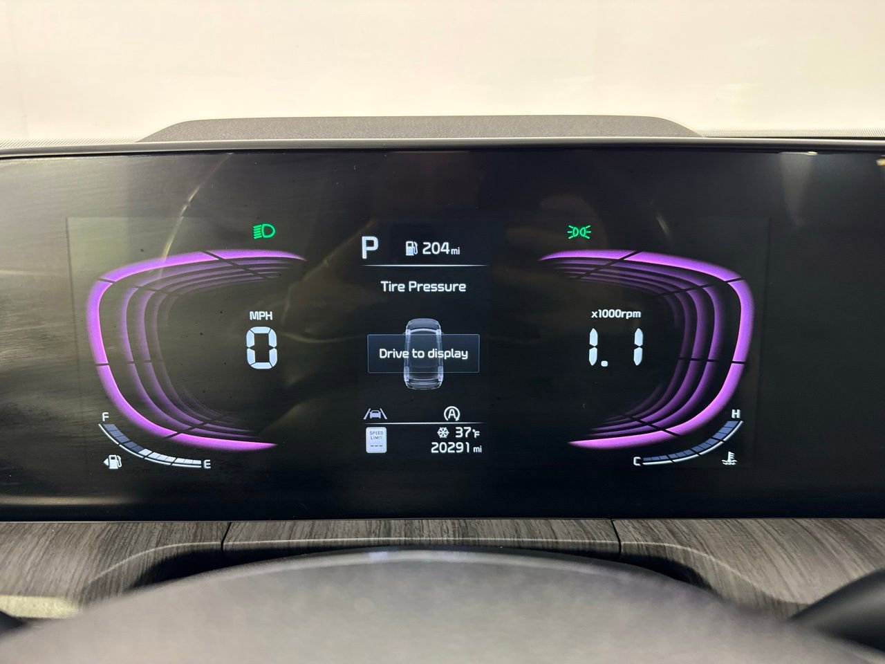 Used 2024 Kia Telluride EX w/ EX Captain's Chair Package image 22