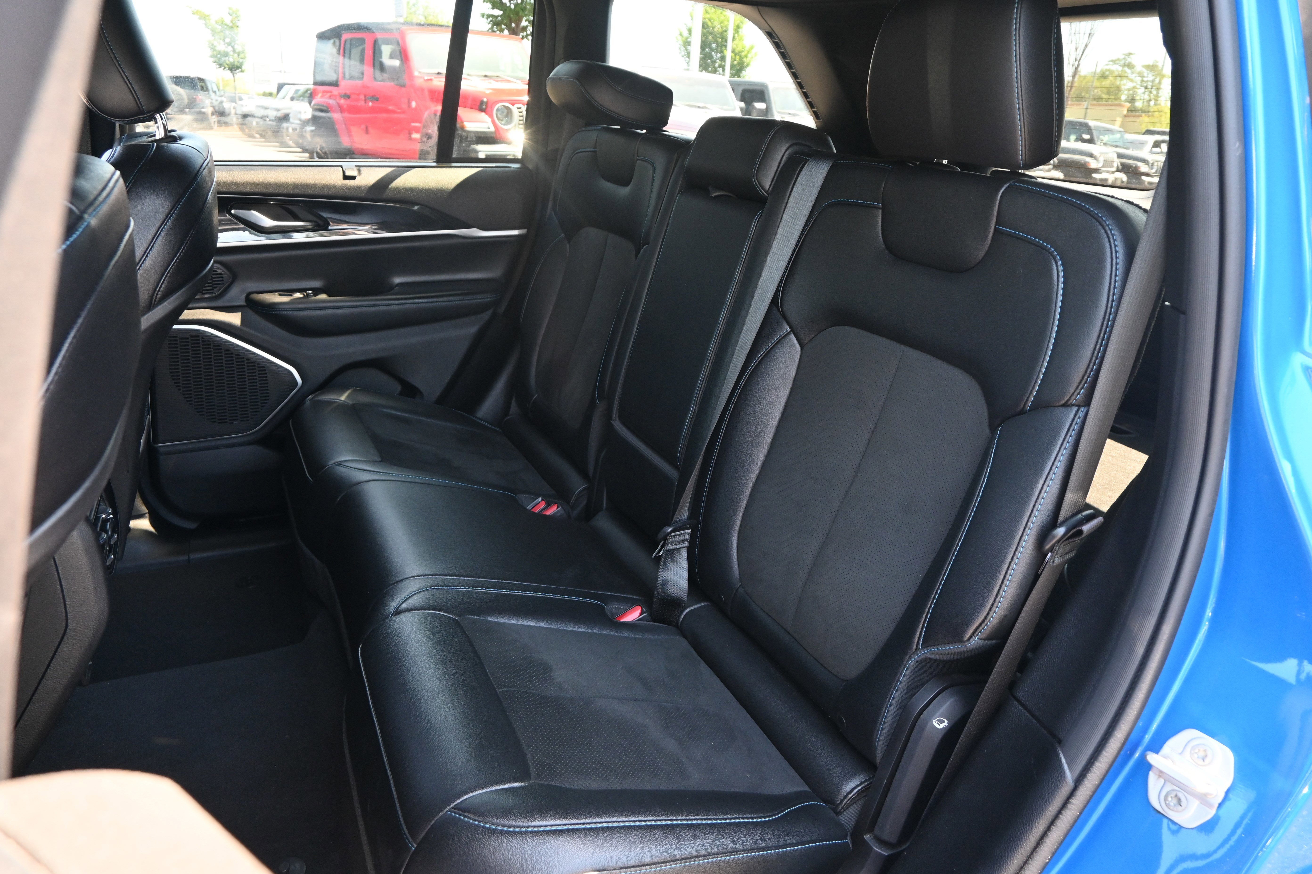 Used 2024 Jeep Grand Cherokee Trailhawk w/ Luxury Tech Group III AWD/4WD image 33