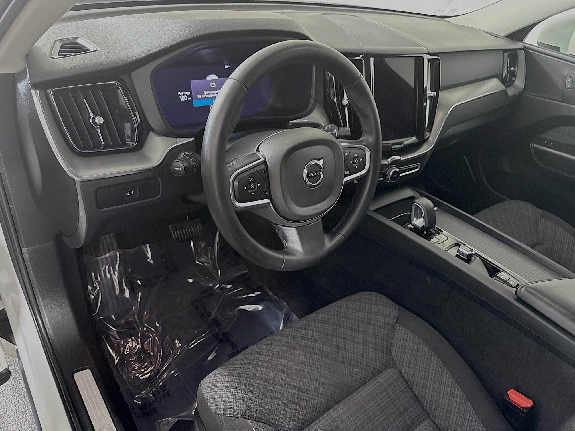 Used 2023 Volvo XC60 B5 Core FWD image 23