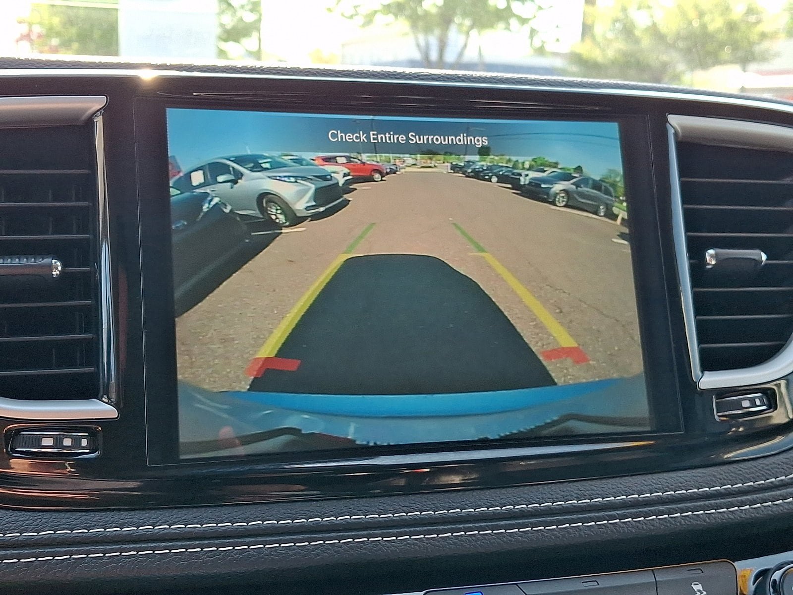 Used 2024 Chrysler Pacifica Limited FWD image 19