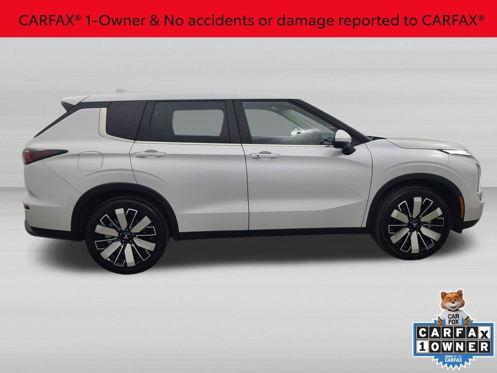 Used 2025 Mitsubishi Outlander SE AWD/4WD image 3