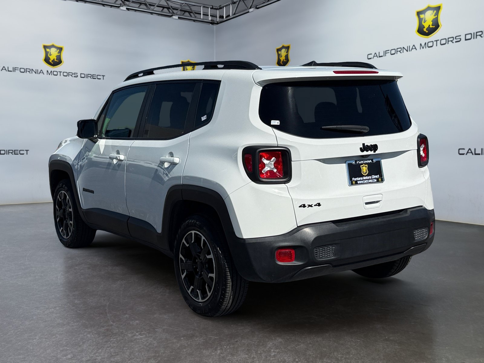 Used 2023 Jeep Renegade Latitude AWD/4WD image 3
