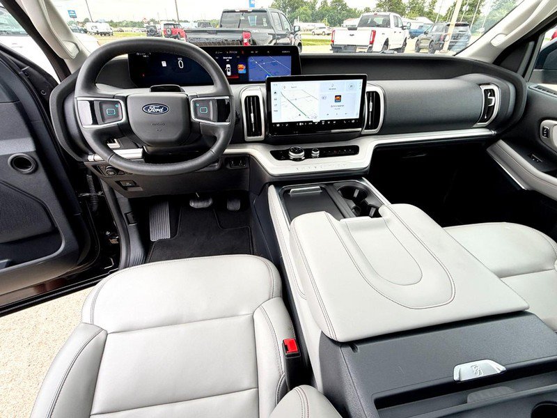 Used 2025 Ford Expedition Active AWD/4WD image 27