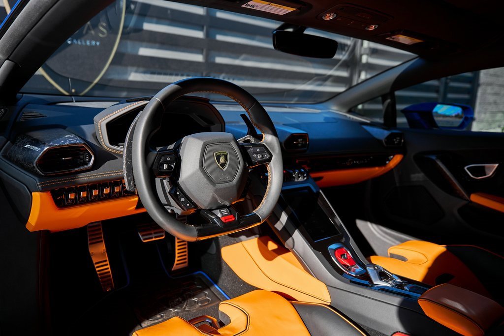 Used 2020 Lamborghini Huracan EVO image 2