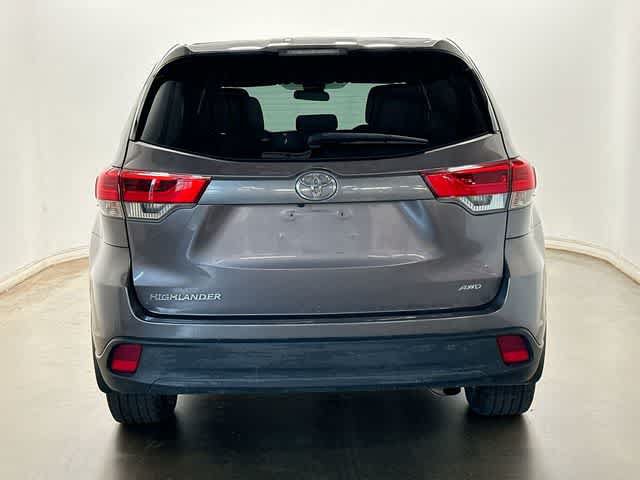 Used 2019 Toyota Highlander LE AWD/4WD image 4