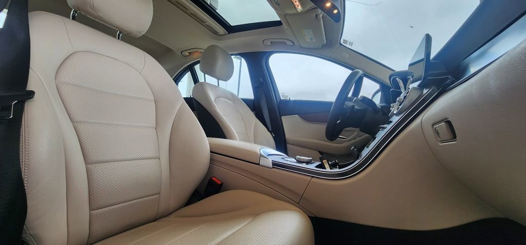 Used 2021 Mercedes-Benz C 300 Sedan image 32