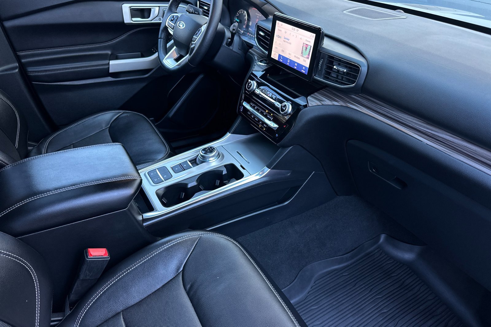 Used 2022 Ford Explorer Limited w/ Hybrid Equipment Group 310A image 16