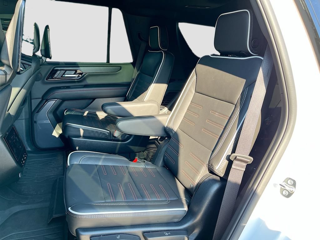Used 2025 GMC Yukon AT4 Ultimate w/ LPO, Floor Liner Package AWD/4WD image 31