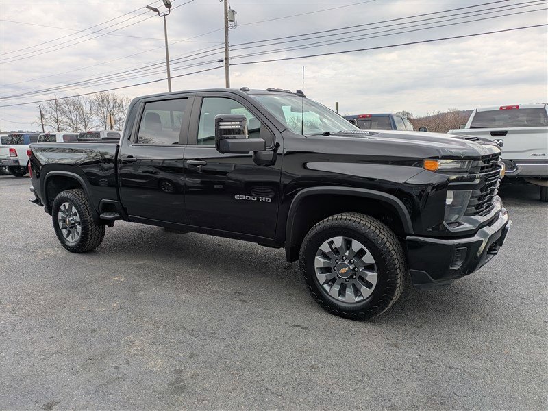Used 2024 Chevrolet Silverado 2500 Custom w/ Custom Value Package image 8