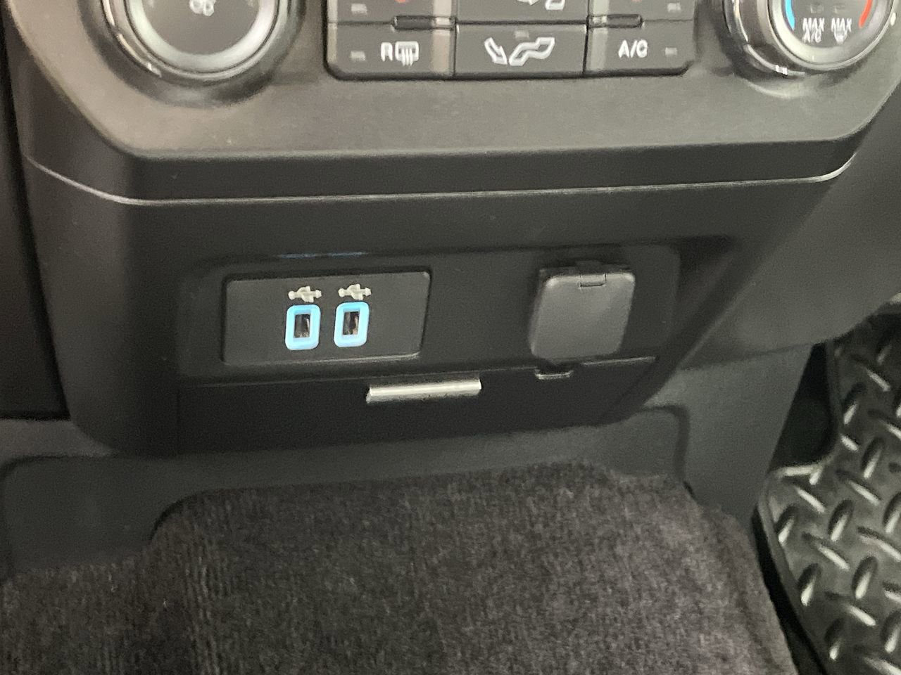 Used 2017 Ford F150 XLT w/ Equipment Group 302A Luxury image 32