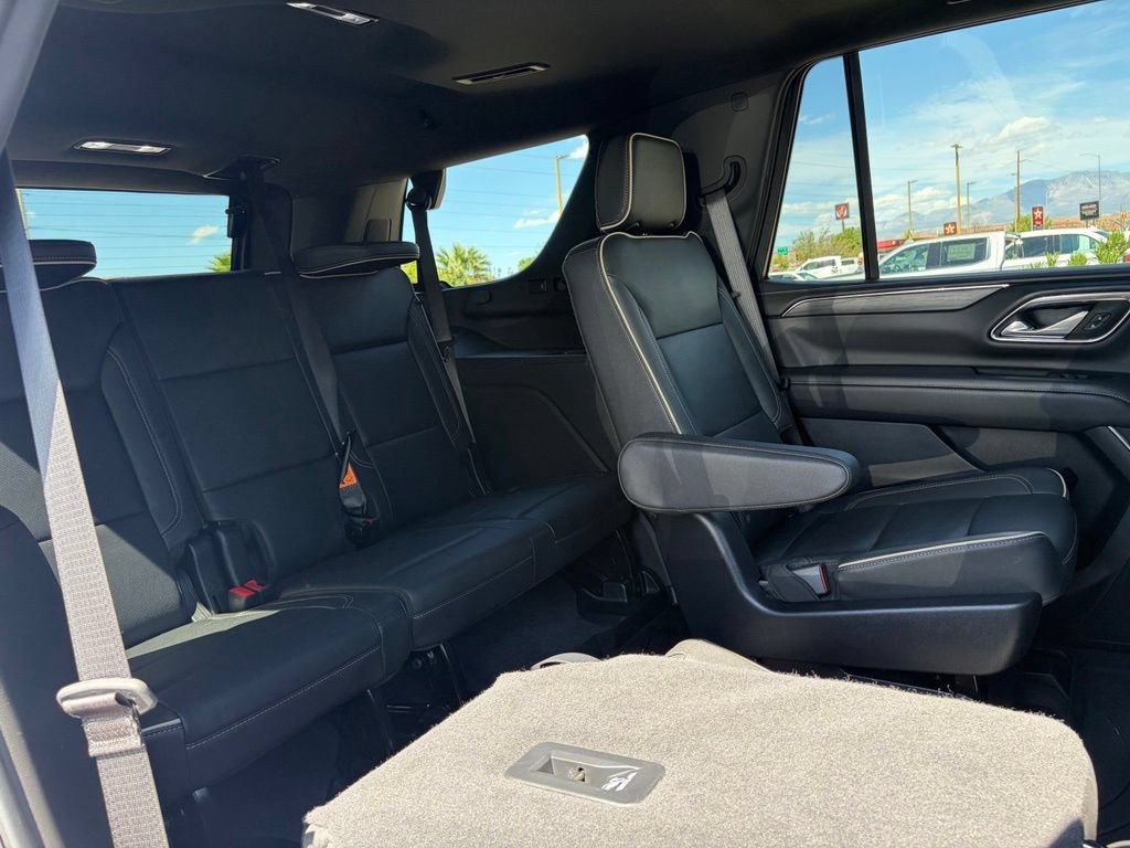 Used 2024 GMC Yukon SLT w/ SLT Premium Package AWD/4WD image 32