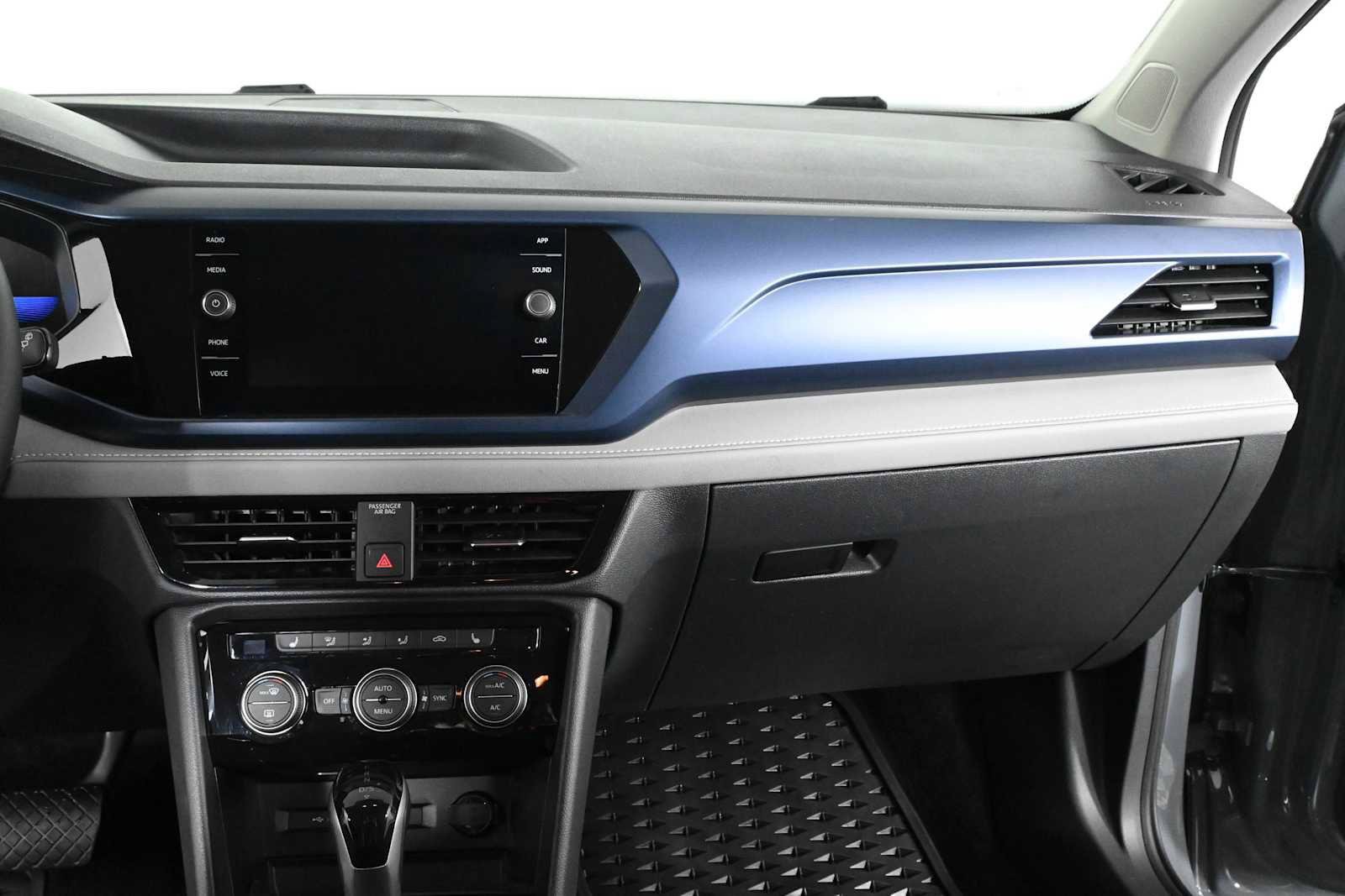 Certified 2024 Volkswagen Taos SE FWD image 13