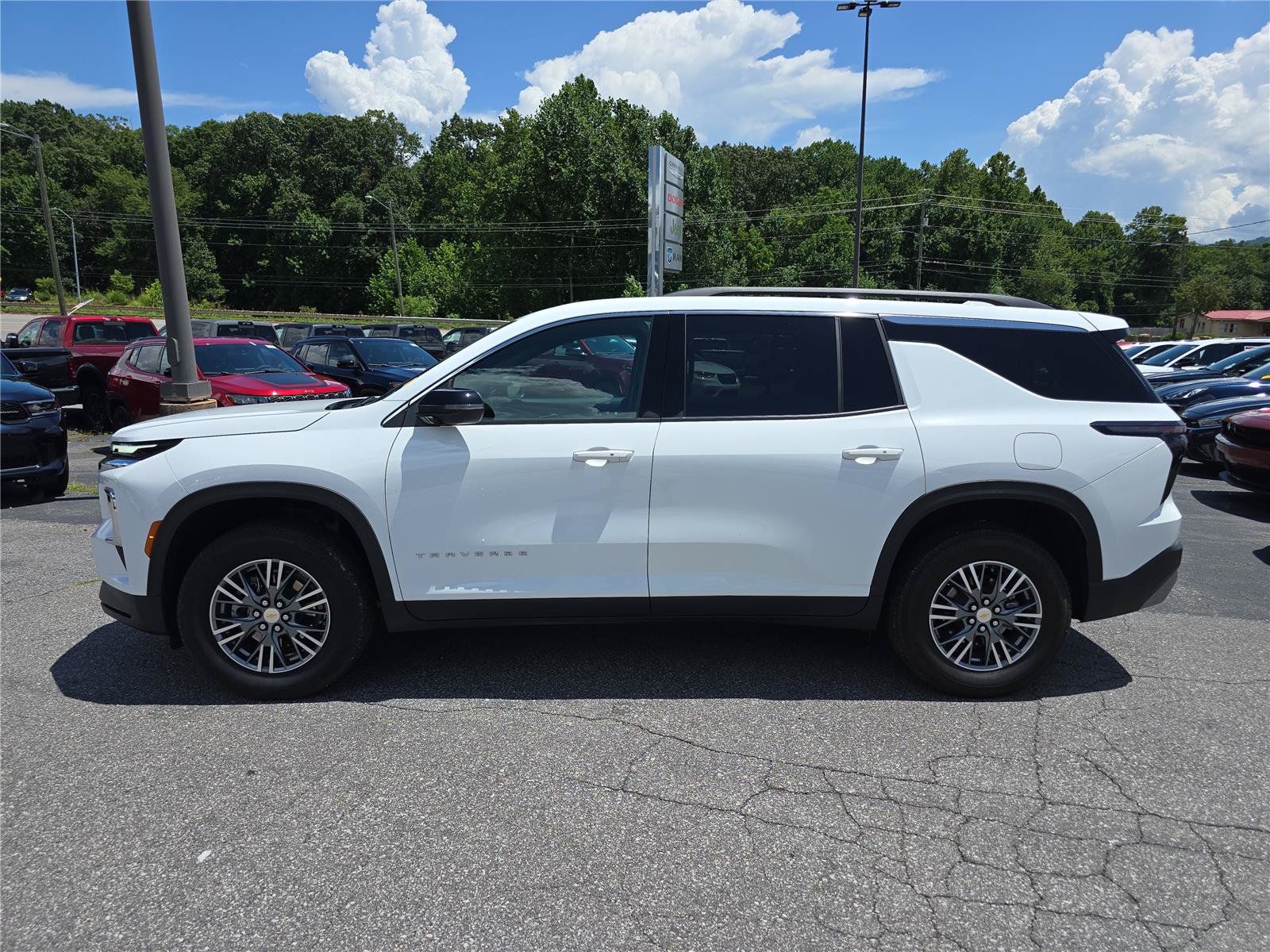 Used 2025 Chevrolet Traverse LT FWD image 6
